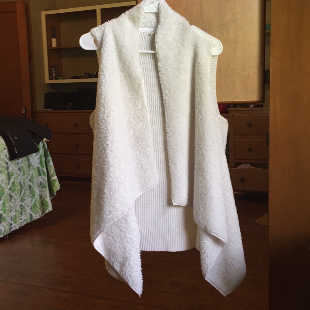 Cream high low fuzzy and crotchet vest